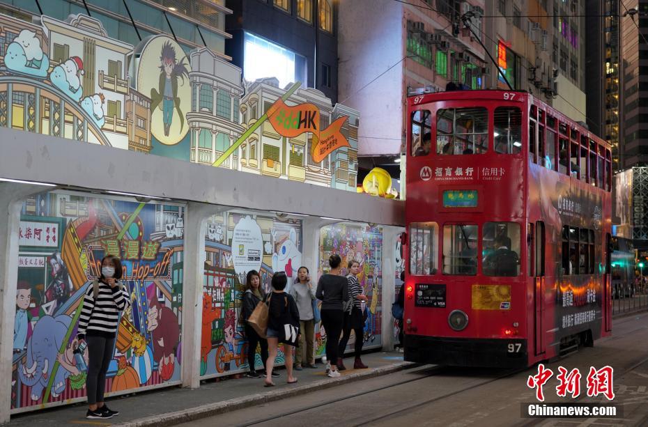 香港のトラムにアニメ電車が登場、往年のアニメキャラが大集合