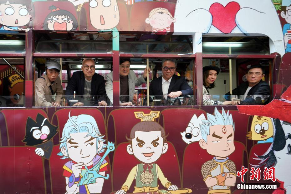 香港のトラムにアニメ電車が登場、往年のアニメキャラが大集合