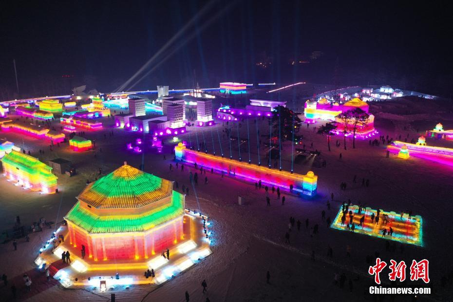 氷彫刻と雪像で都市の歴史を再現　遼寧省瀋陽市