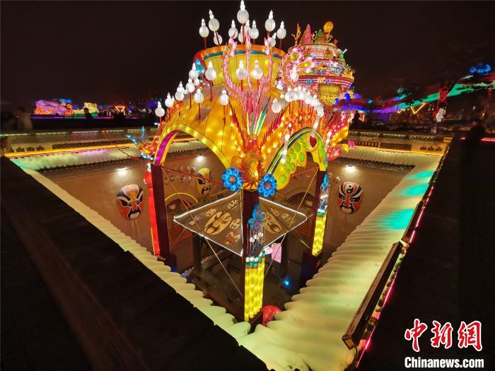 河南省三門峡市陝州の地坑院でランタンフェスティバルが開幕