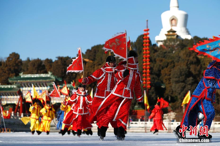 北京の北海公園で清朝宮廷の氷遊び「氷嬉」のパフォーマンス