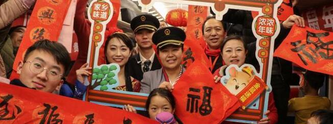 貴州出身者が「貴州出稼ぎ者帰郷号」列車で年末帰省　上海