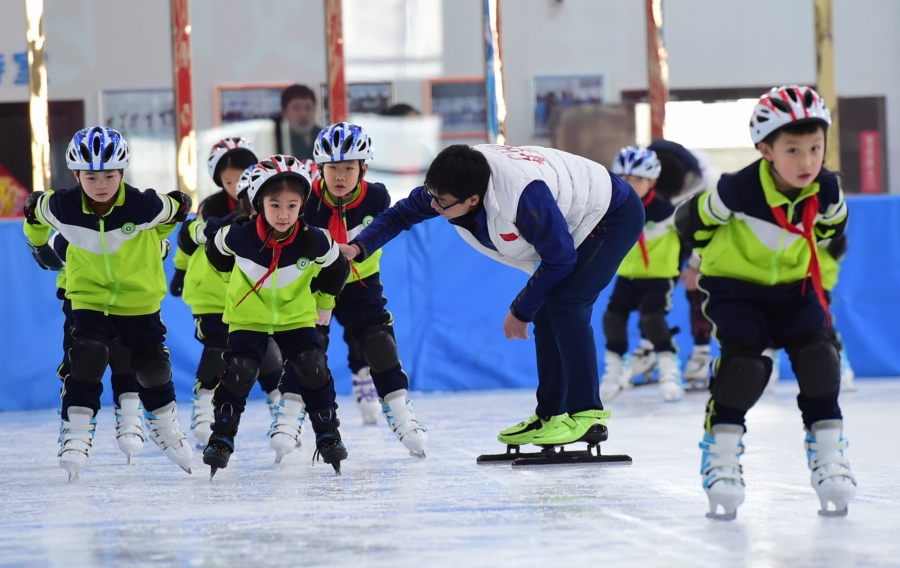 冬季五輪テスト大会まで1ヶ月未満！　北京市延慶区児童3千人が冬のスポーツを体験