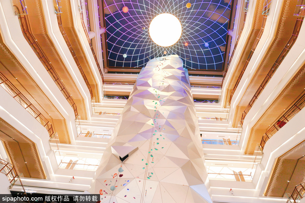 「世界で最も高い室内クライミングウォール」が人気　上海