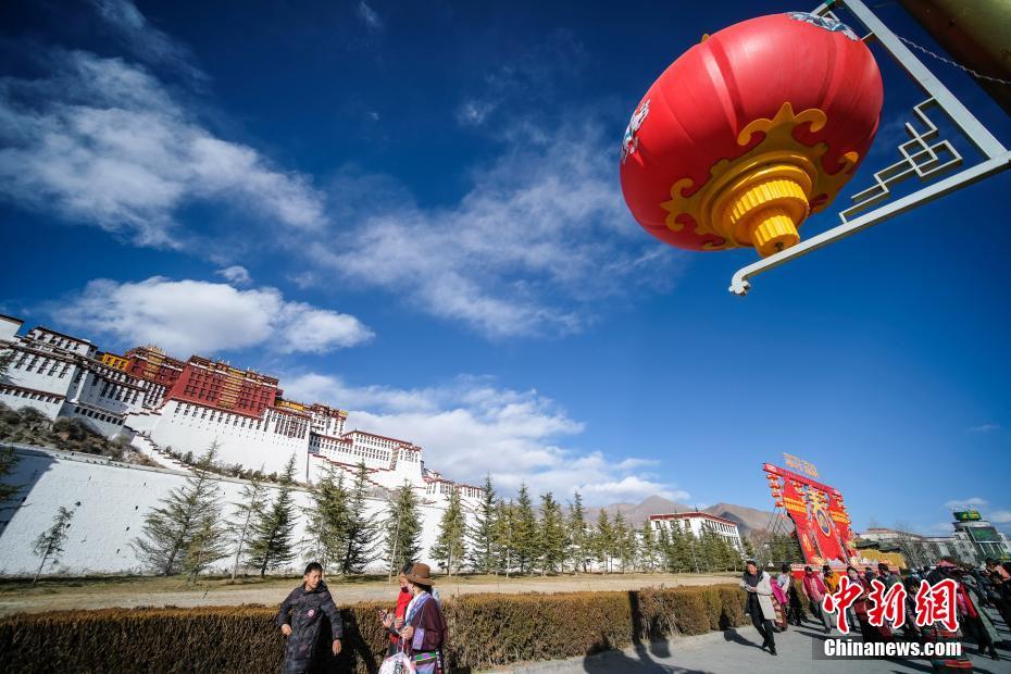 年越しムードが高まるラサ　チベット自治区