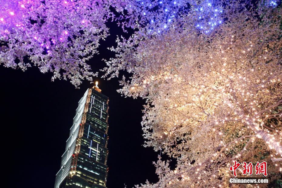 旧暦12月27日、台北を照らす春節の明かり　台湾地区