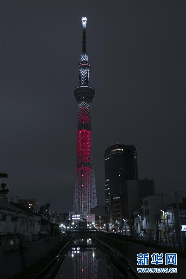 東京スカイツリーが春節に合わせ「チャイナ・レッド」にライトアップ