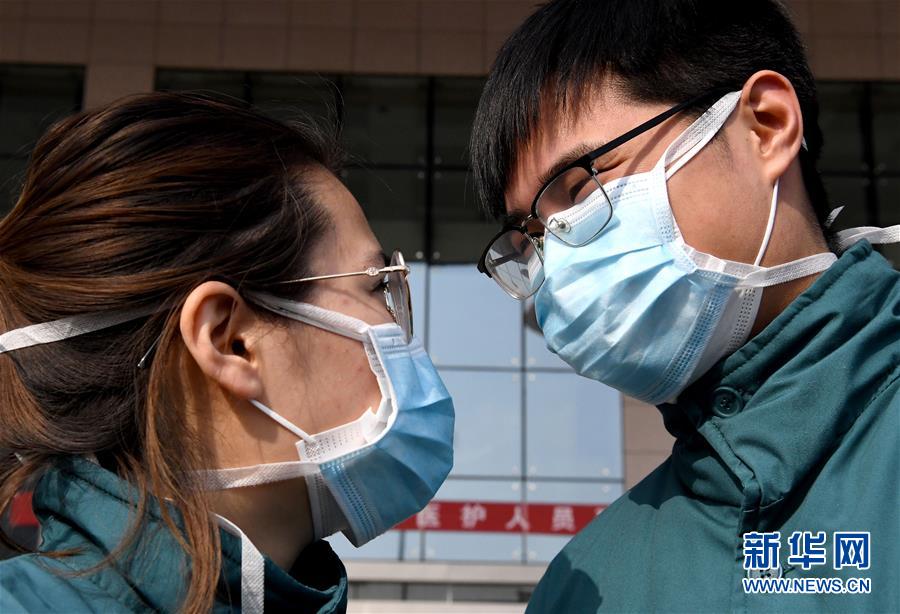 「戻ってきたら結婚しよう」　新型肺炎と闘う河南省医療チームのカップル