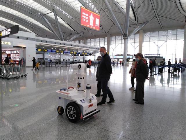 中国全土初の体温測定パトロールロボットが登場　広東省広州市