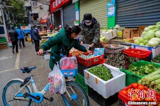 武漢の野菜や果物を販売する露天市14ヶ所が営業再開　湖北省