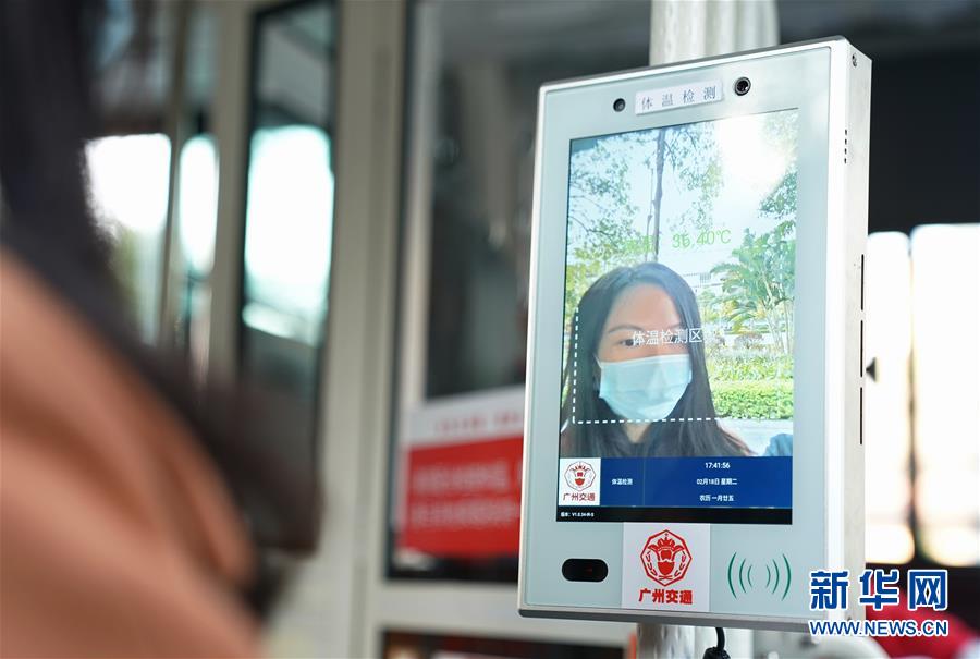 路線バスの「スゴい」感染対策、最速1秒の顔認証体温検査装置を導入