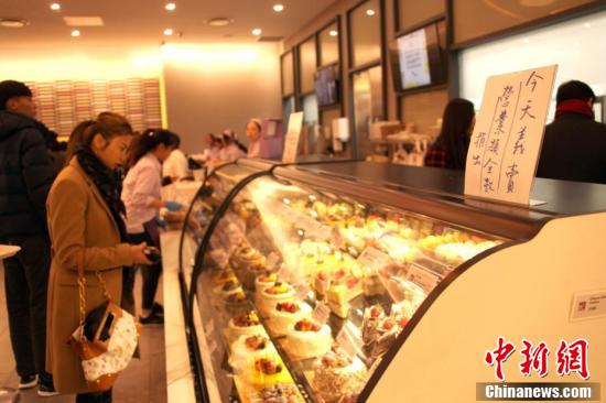 トロントの中国系洋菓子店が売上を中国に寄付　カナダ 