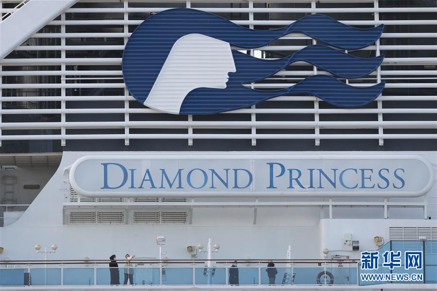 クルーズ船「ダイヤモンド・プリンセス」号の乗客が続々と下船　日本・横浜 