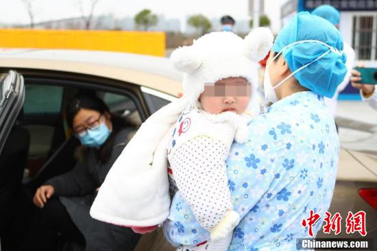 新型コロナウイルス肺炎に感染した生後7ヶ月の赤ちゃんが治癒・退院　江西省