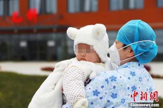 新型コロナウイルス肺炎に感染した生後7ヶ月の赤ちゃんが治癒・退院　江西省