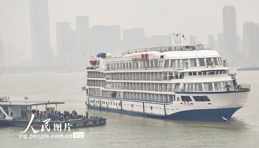 長江三峡下りのフェリー7隻が武漢へ、医療チームの宿舎として利用