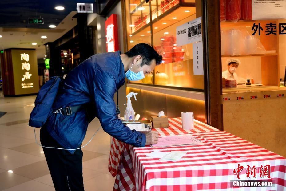 広州の飲食店が少しずつ営業再開　「抑圧された食欲」を満たす人々