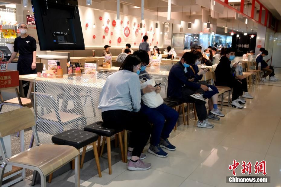 広州の飲食店が少しずつ営業再開　「抑圧された食欲」を満たす人々