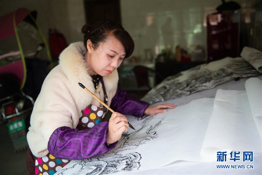新型肺炎で農民画家も創作の場を共同アトリエから自宅へ　湖南省
