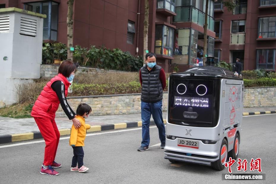 貴陽市の団地でスマート配送ロボットが「無接触配送」を実現　貴州省 