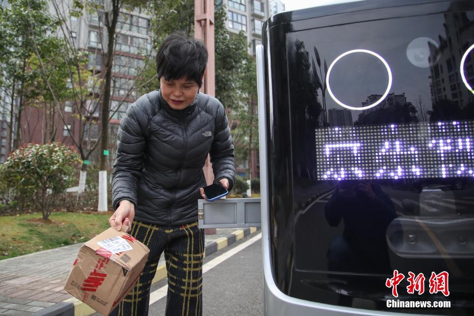 貴陽市の団地でスマート配送ロボットが「無接触配送」を実現　貴州省 
