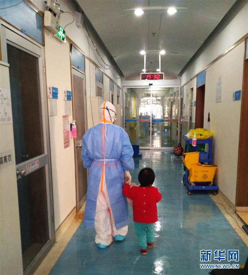 隔離病棟の「代理ママ」　広東省広州
