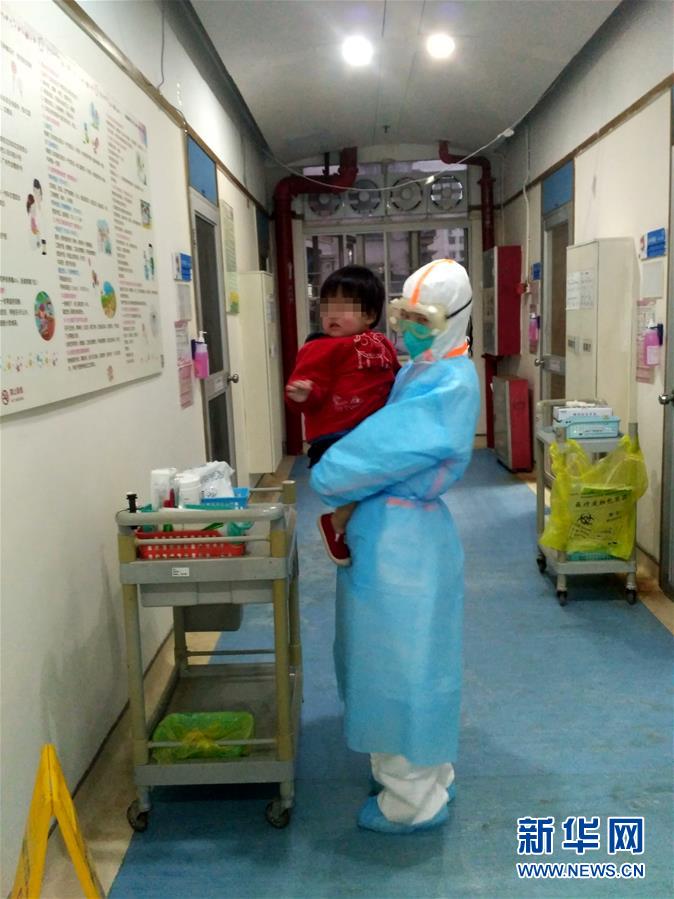 隔離病棟の「代理ママ」　広東省広州