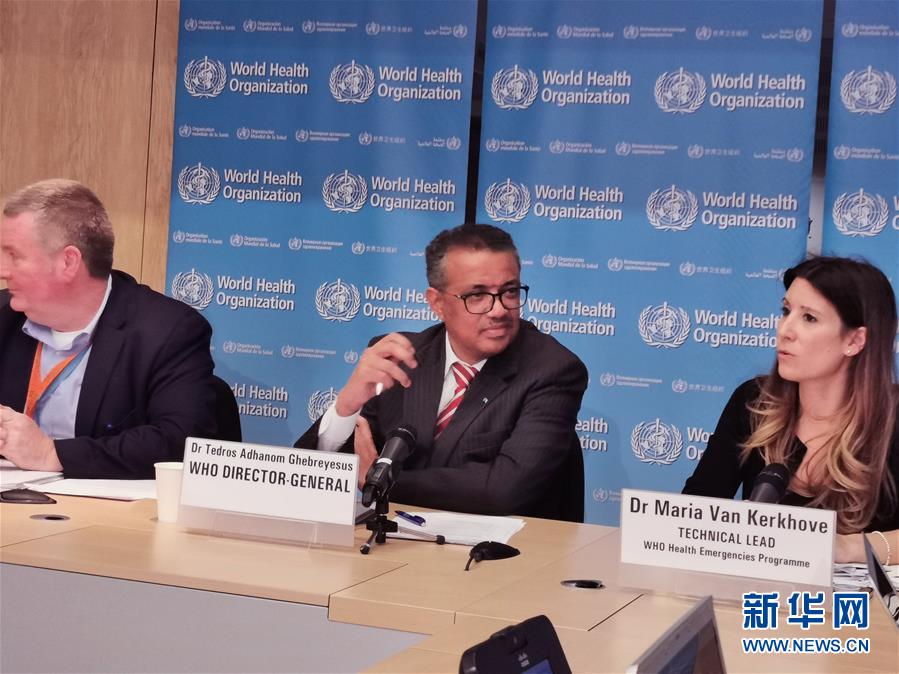 3月11日、スイス・ジュネーブで記者会見に臨んだ世界保健機関（WHO）のテドロス・アダノム事務局長（写真中央、撮影・陳俊侠）。