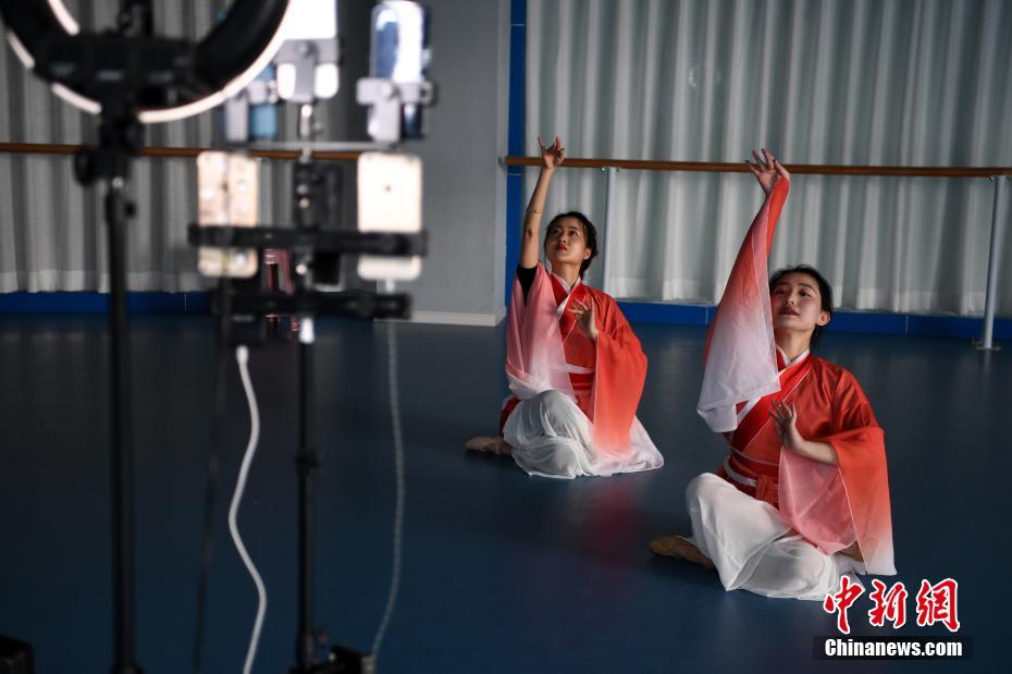 雲南昆明のダンススクールがクラウド授業を実施