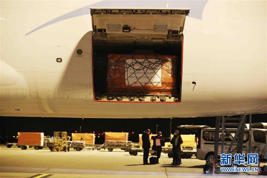 中国からの医療物資運ぶ飛行機がベルギーに到着
