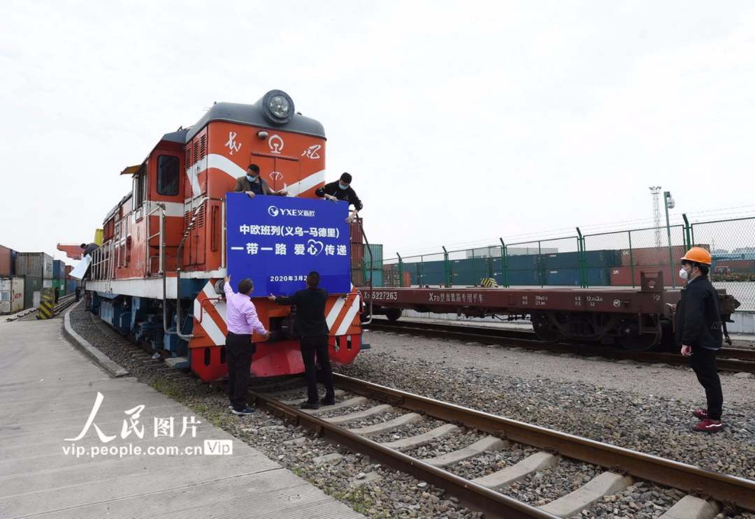 新型コロナ関連医療物資載せた貨物列車がスペインに向かって出発　中国