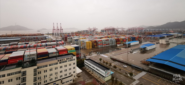 寧波舟山港は「シルクロード経済ベルト」と「21世紀の海のシルクロード」の合流点にある。