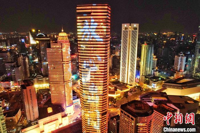 「明るい都市」南京を代表する繁華街がライトアップ　江蘇省