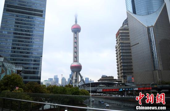 3月30日より再び臨時閉鎖された上海東方明珠塔（撮影・湯彦俊）。