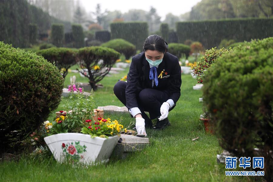 オンライン墓参りや墓参り代行が新しい選択肢に 上海