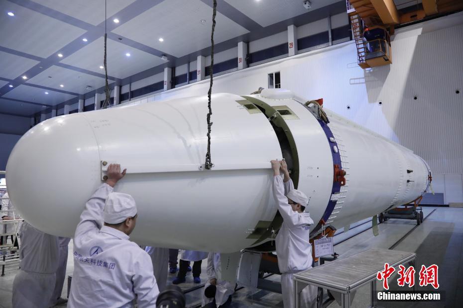 中国、ロケット残骸のパラシュート降下制御による回収に初めて成功