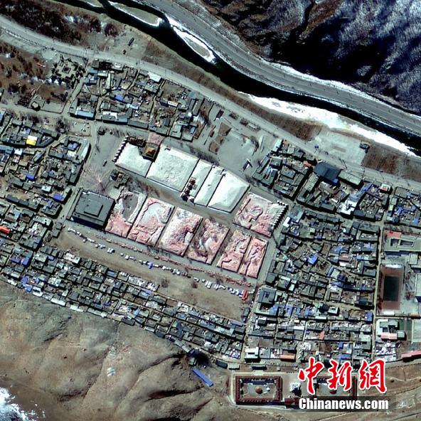 衛星写真が捉えた震災十年後の「新生」青海省玉樹