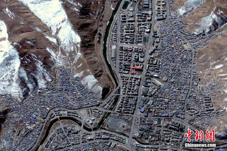衛星写真が捉えた震災十年後の「新生」青海省玉樹