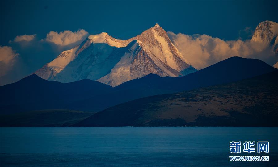 チベットの高原の湖・普姆雍措が解氷
