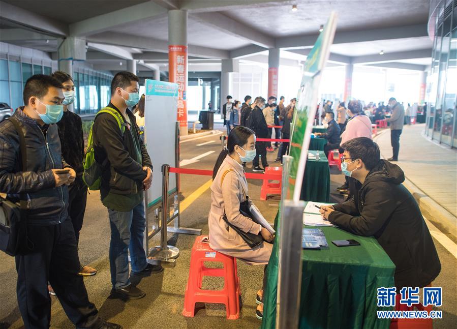 湖北省武漢市で操業再開企業による就職雇用説明会　
