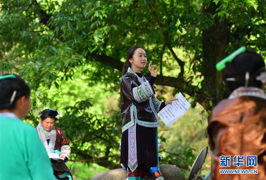 苗山の貧困脱却に向けた標準語学習　休暇中の女子大生が行う特別授業