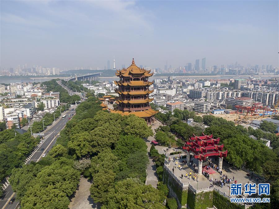武漢市のシンボル黄鶴楼が一般公開を再開　湖北省