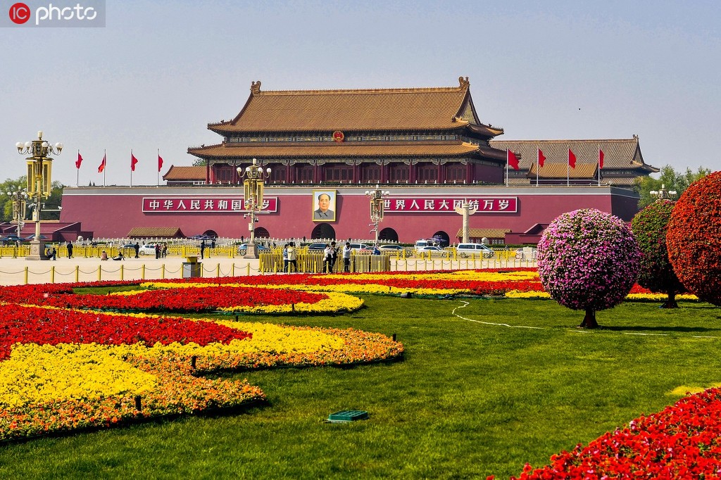 北京天安門で労働節を祝う花壇の設置準備スタート