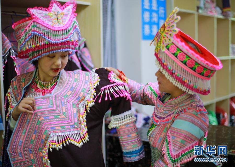 青年刺繍作業場が村民を豊かな暮らしへと後押し　貴州省黔西