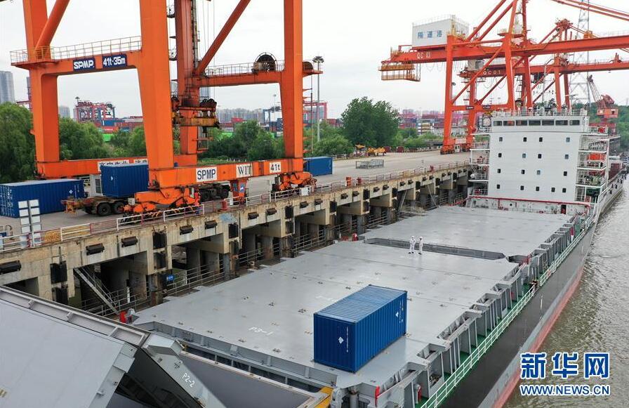 武漢から日本へ　水運と航空の直航貨物輸送ルートが続々開通