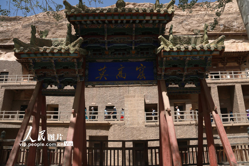 世界文化遺産の敦煌莫高窟が一般公開を再開　甘粛省