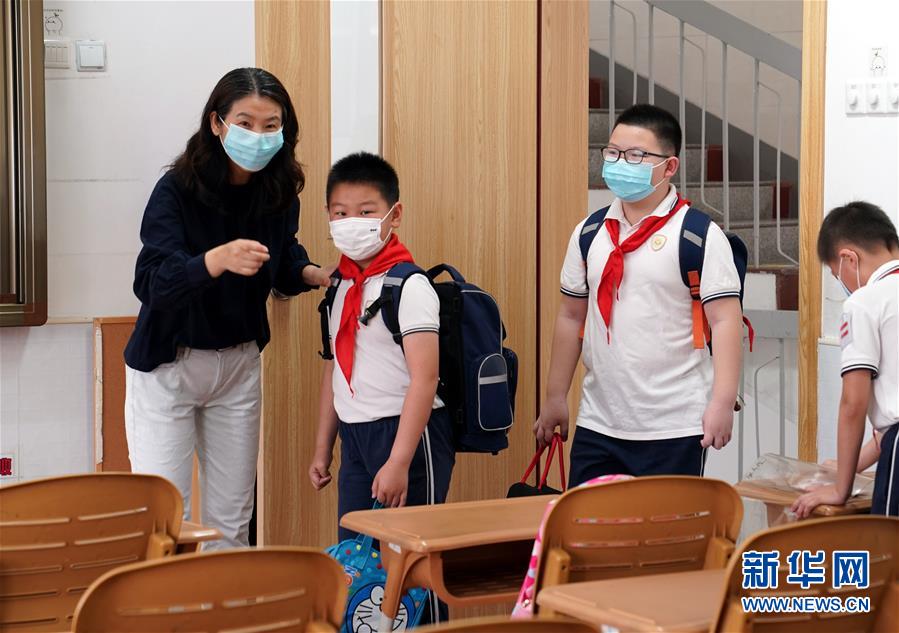 5月18日、上海市長寧実験小学校で、登校を再開した5年生の生徒（撮影・劉穎）。