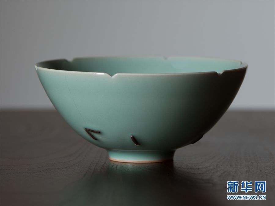 中日文化交流の証である南宋青磁茶碗「馬蝗絆」を青年陶芸家が再現
