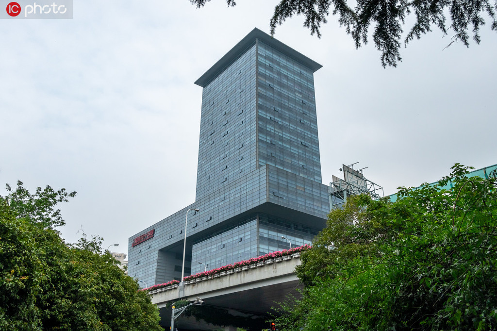 日本を代表する建築家・安藤忠雄氏が設計した上海のユニークなデザインのビル（写真著作権は東方ICが所有のため転載禁止）。