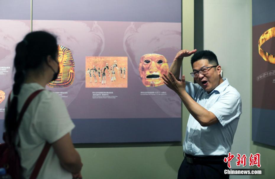 成都金沙遺址博物館で聴覚障害の青年が古蜀文明を手話で解説　四川省